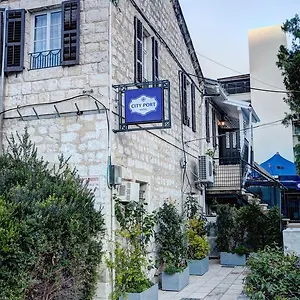 Port Hotel